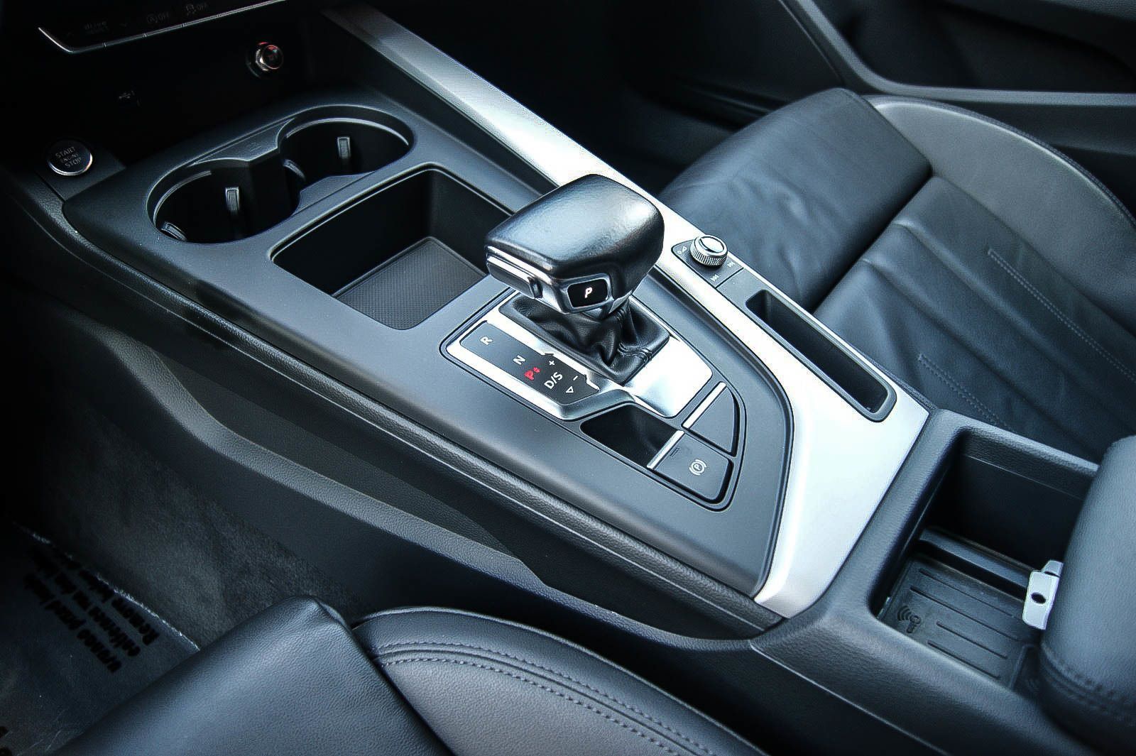 Fahrzeugabbildung Audi A4 Avant 45 TDI quattro S line PANORAMA KAMERA L