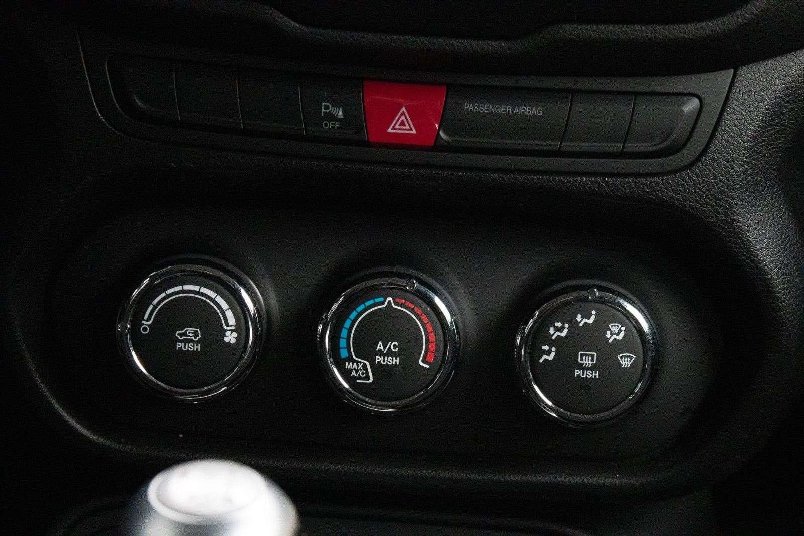 Fahrzeugabbildung Jeep Renegade Longitude 2.0l MultiJet 4WD 6MT*1.Hd