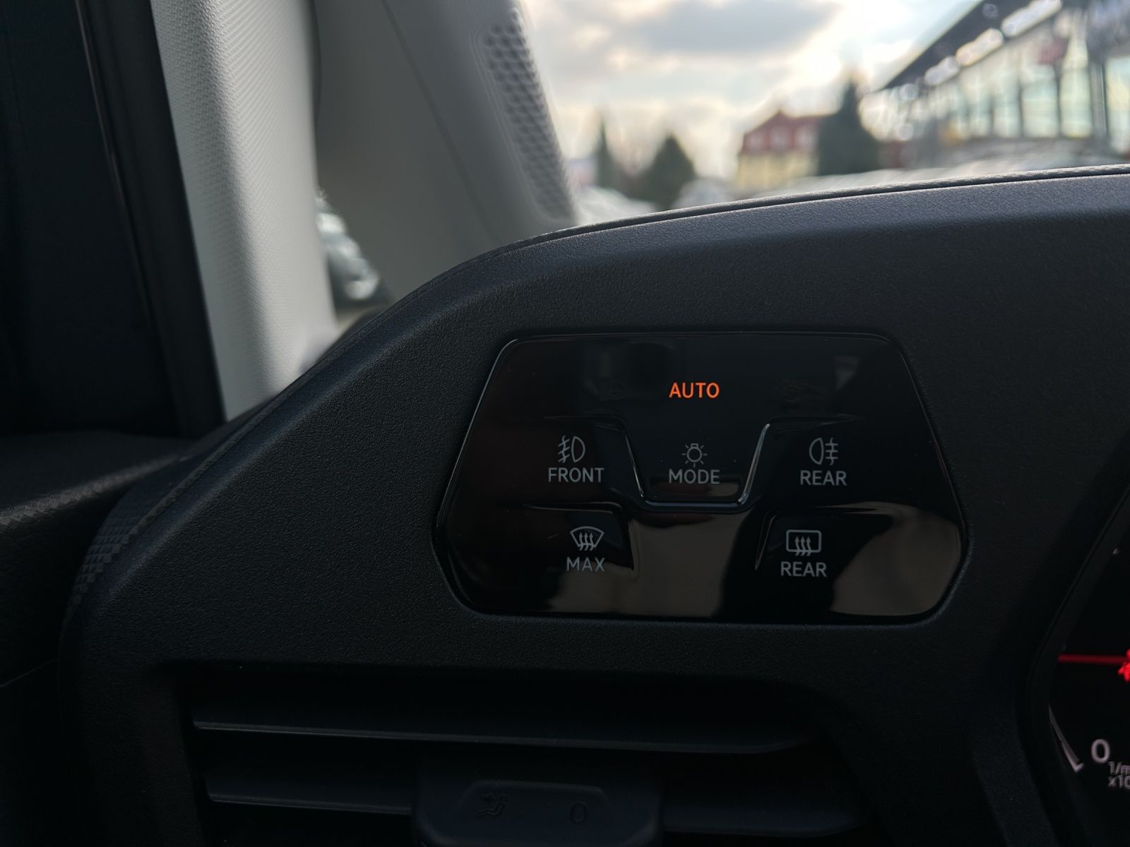 Fahrzeugabbildung Volkswagen Caddy Kombi TDI Maxi 4MOT AHZV PDC NSW