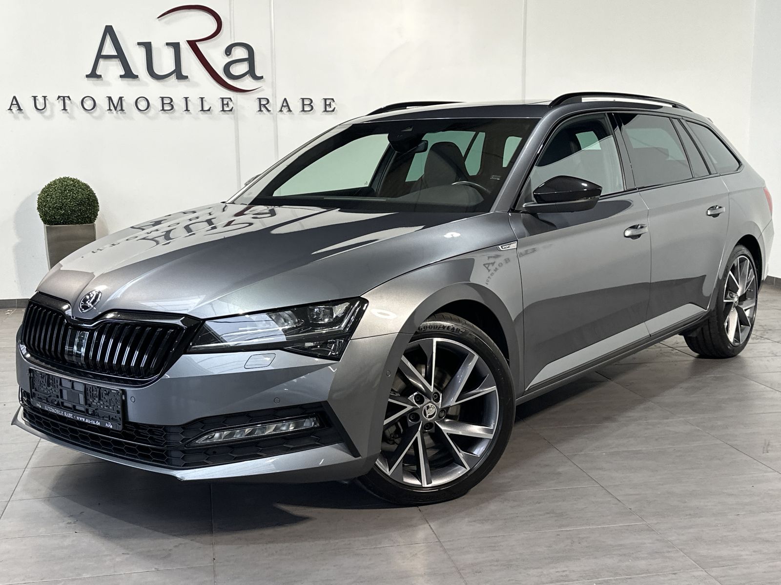 Fahrzeugabbildung SKODA Superb Combi 2.0 TDI DSG Sportline NAV+LED+PANO