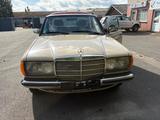 Mercedes-Benz 230 E LIMO, Schaltgetriebe - Mercedes-Benz 230
