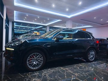 Porsche Cayenne - 2