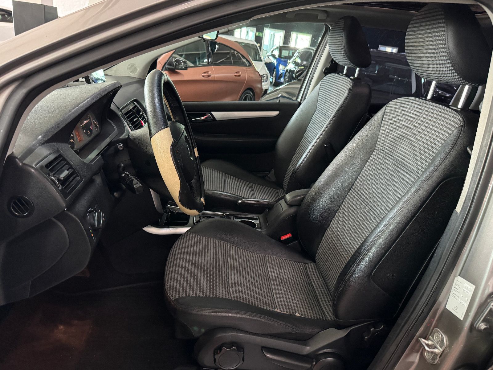Fahrzeugabbildung Mercedes-Benz B 200 CDI AUTOMATIK SPORTPAKET BI-XENON KAMERA