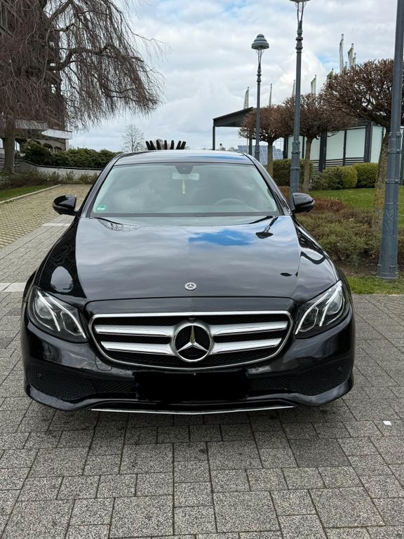 Image of Mercedes-Benz E 220