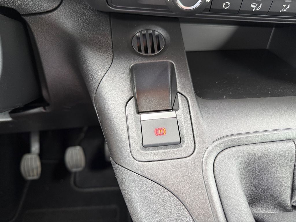 Fahrzeugabbildung Citroën Berlingo XL Diesel 130 PLUS 7-Sitzer