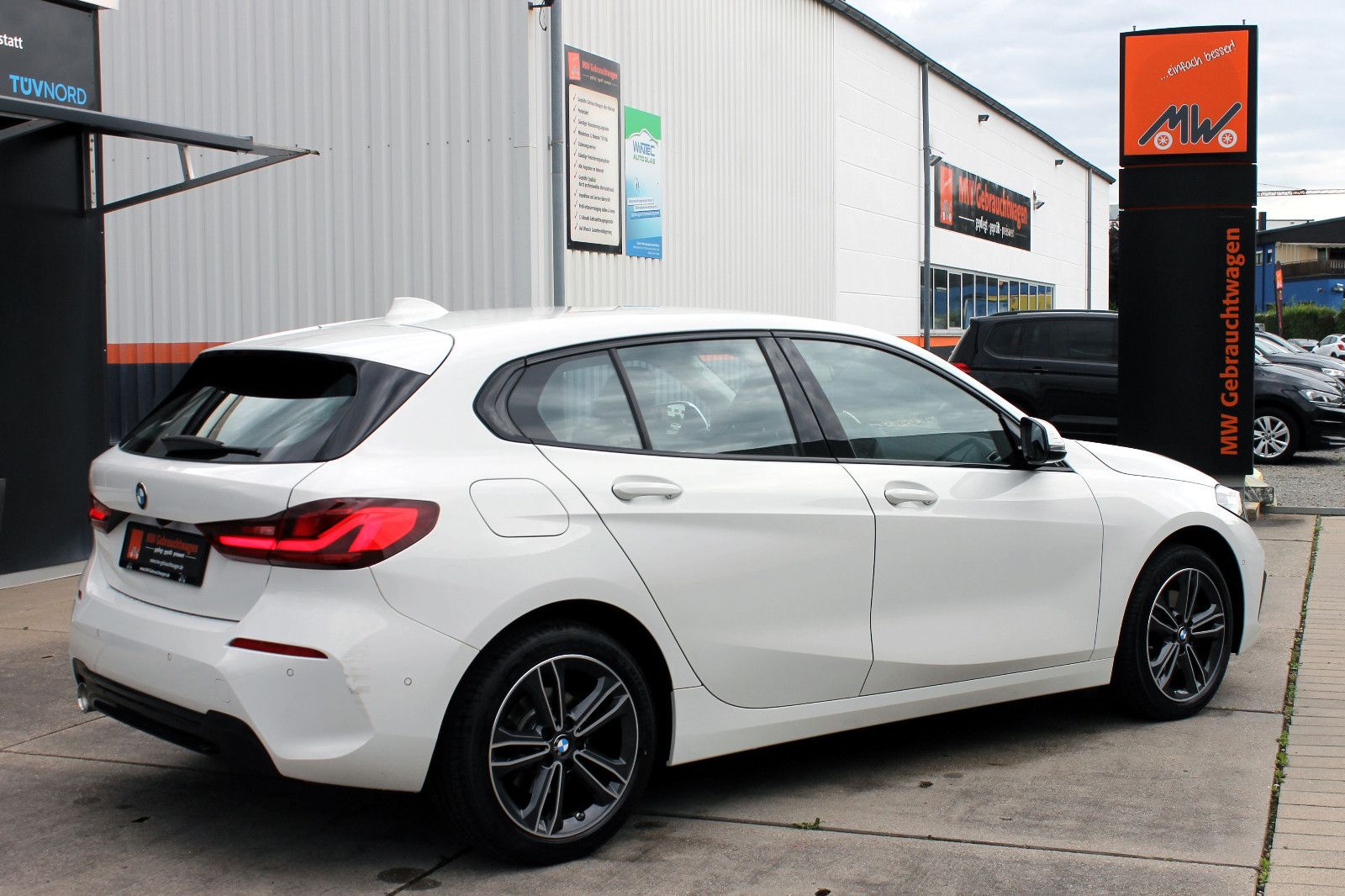 Fahrzeugabbildung BMW 118i Sport Line Steptr. ACC NAVI LED KAM PDC HUD