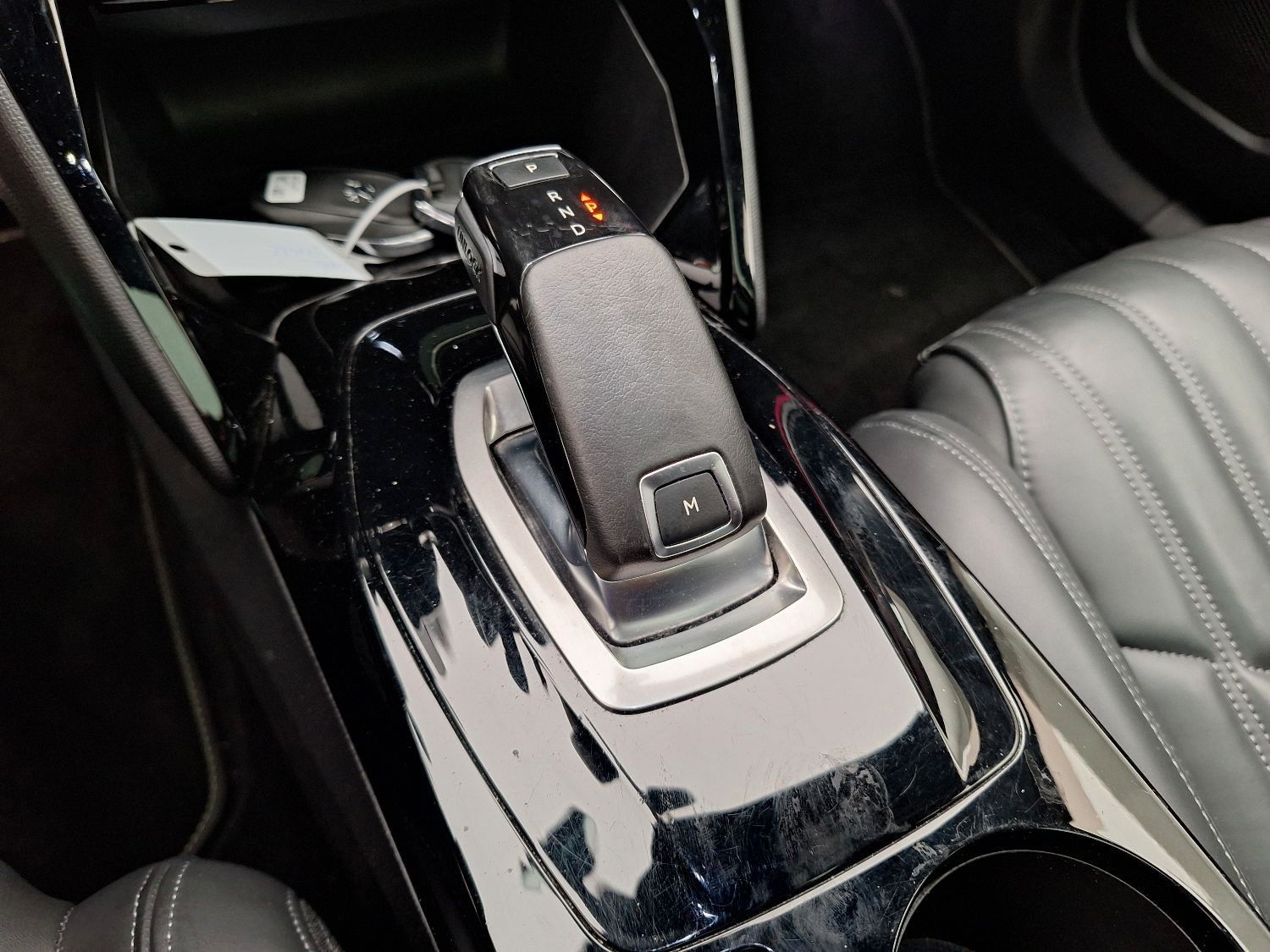 Fahrzeugabbildung Peugeot 2008 GT-LINE LED/LEDER/SHZ/PANO/CAM/NAVI