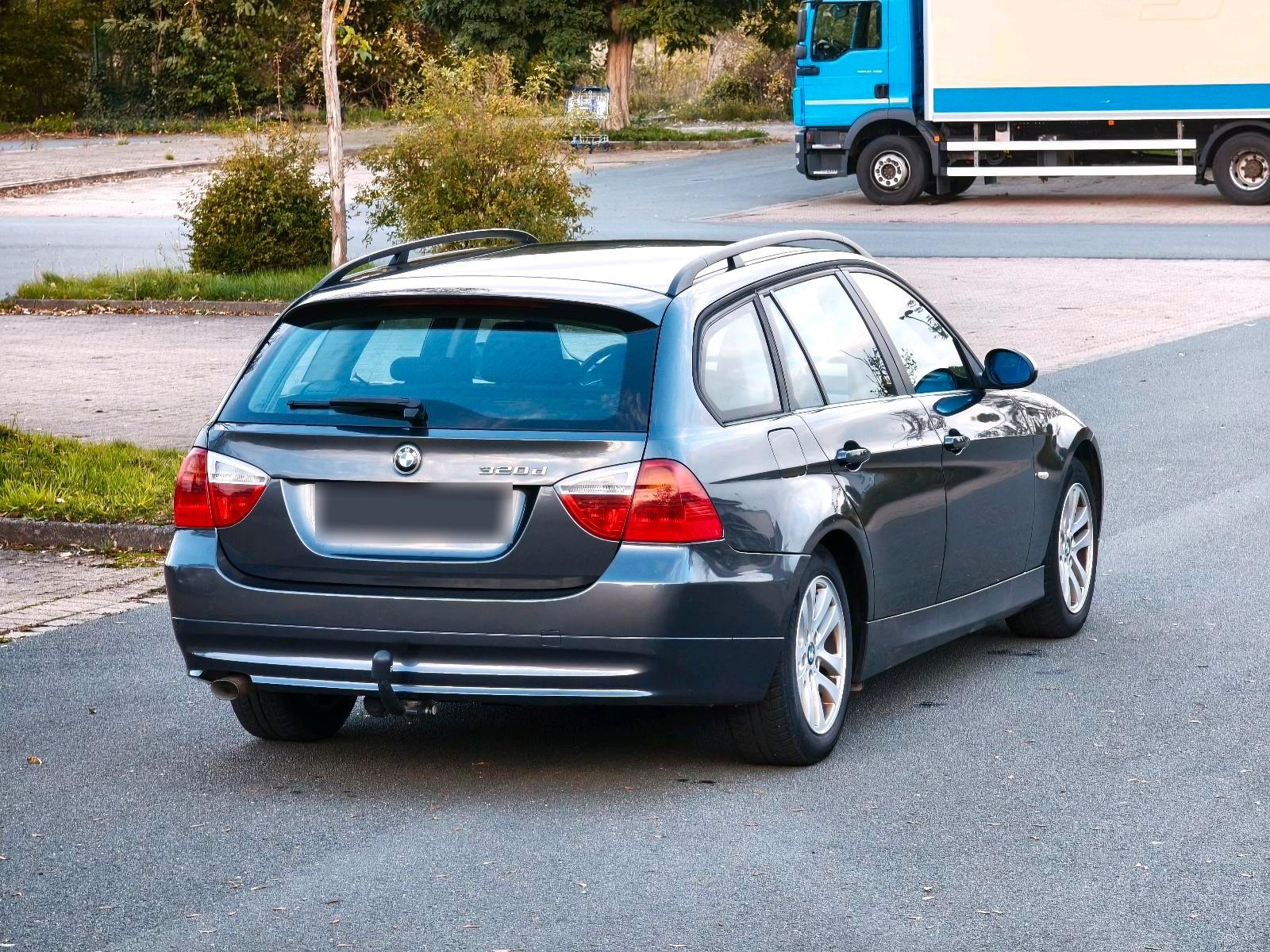 BMW 320 2006 — interior