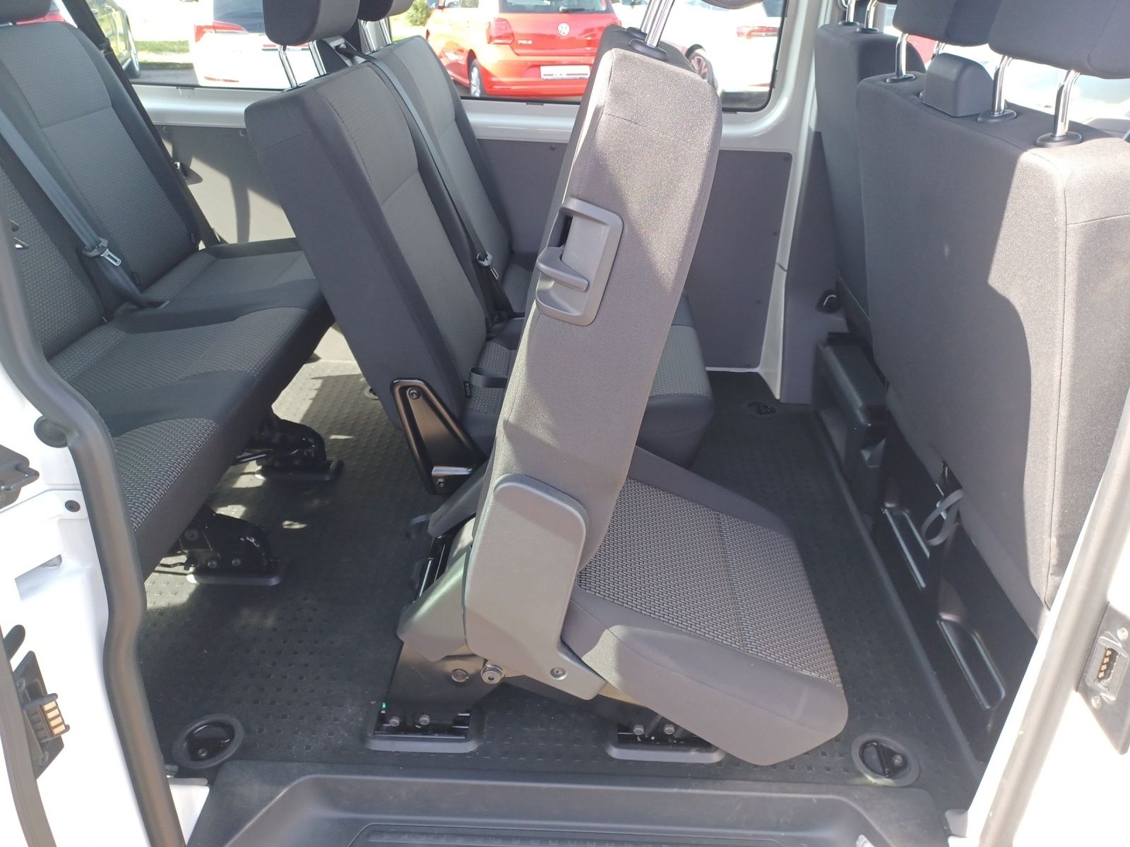 Fahrzeugabbildung Volkswagen T6 Kombi T6.1 TDI 9-Sitzer LR Klima GRA RFK SH