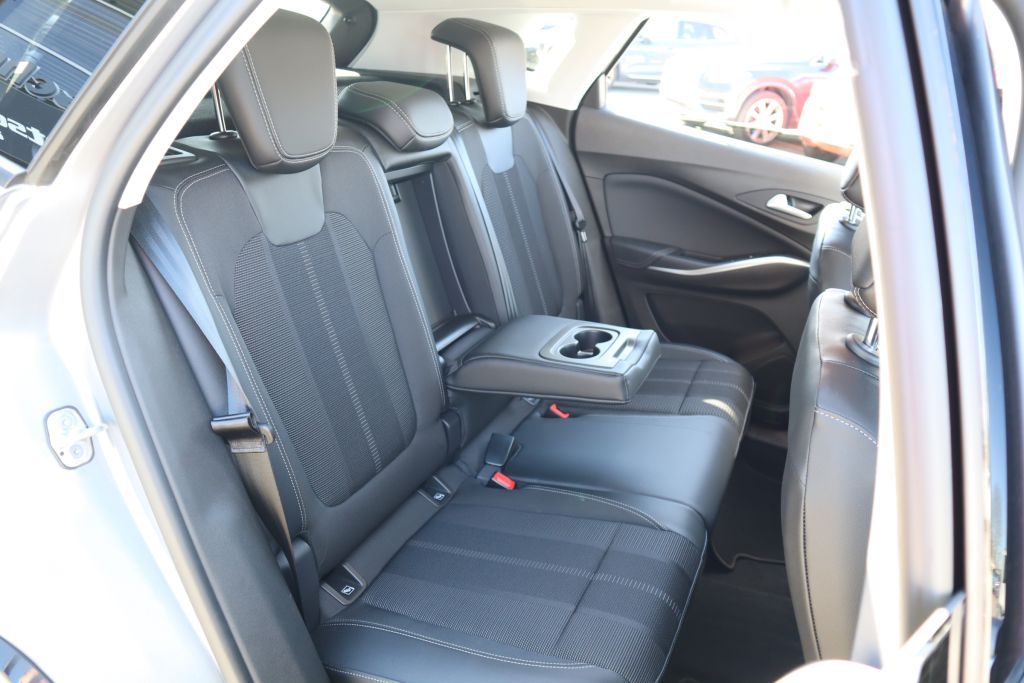Fahrzeugabbildung Opel Grandland GS 1.2 Turbo Aut.+Pixel LED+Allwetter