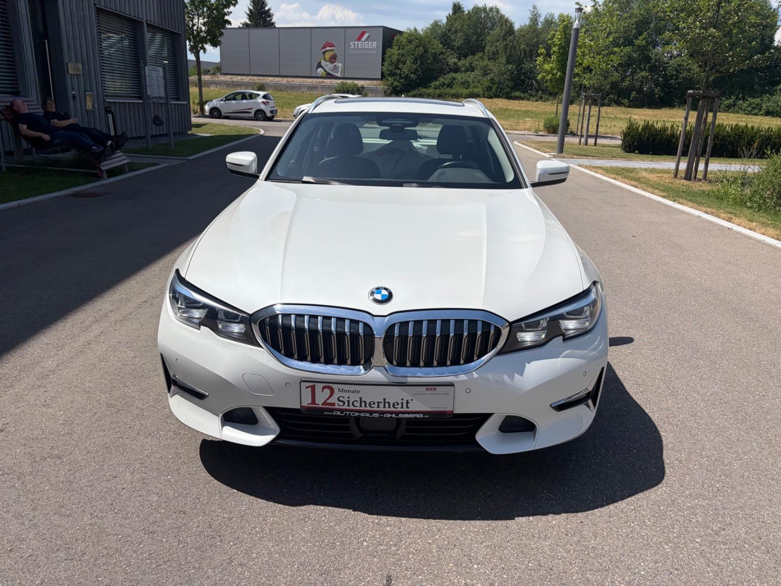 BMW 320 d xDrive Luxury Line*Navi*Pano*AHK*Wenig KM