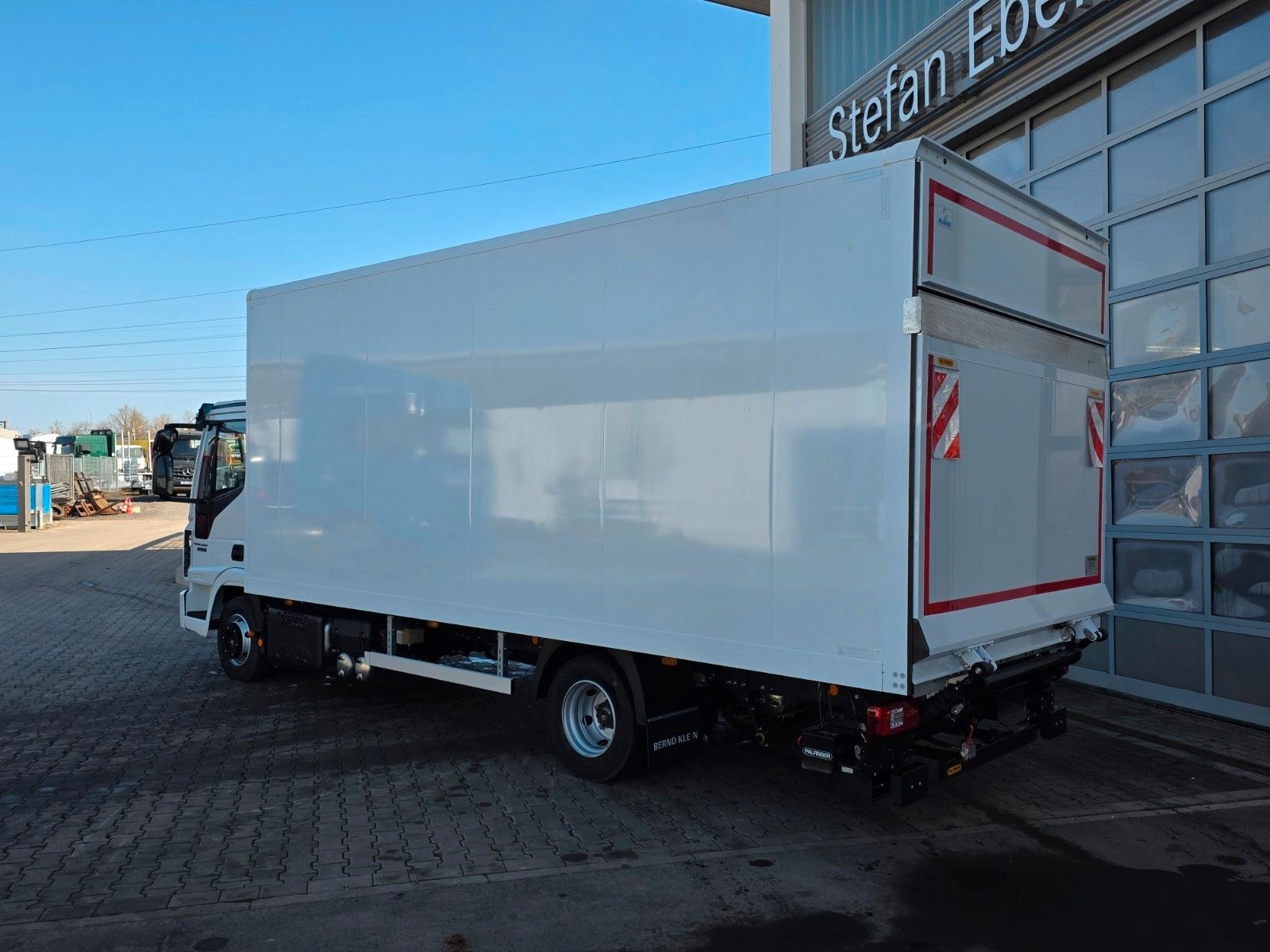 Fahrzeugabbildung Iveco Eurocargo ML80E21 Koffer LBW