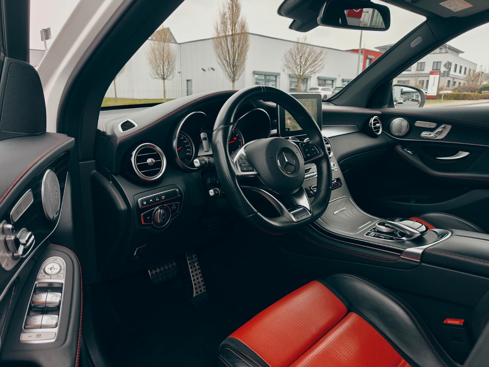 Fahrzeugabbildung Mercedes-Benz GLC 63 AMG 4Matic+, Burmester, Schalensitze, 360
