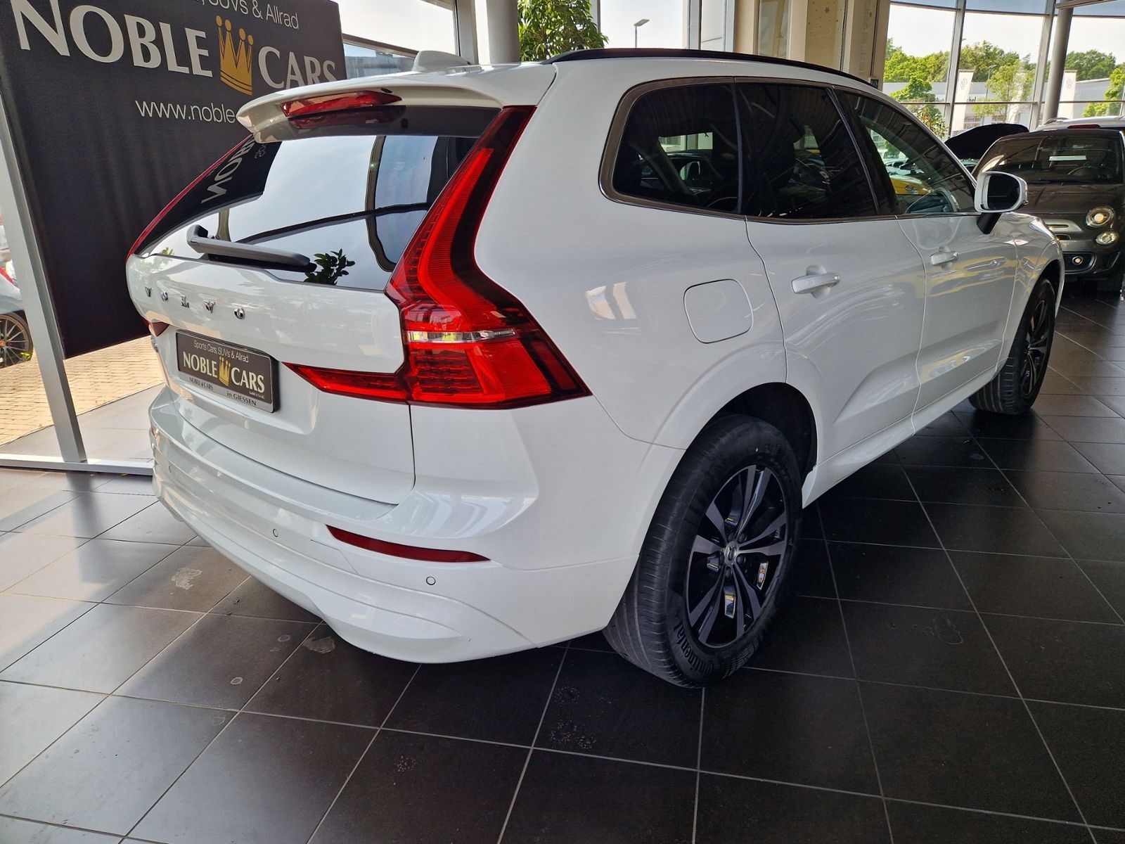 Fahrzeugabbildung Volvo XC60 Momentum Pro 2WD PANO H/K LED