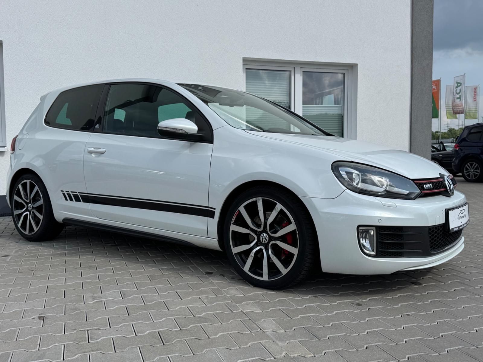 Volkswagen Golf VI GTI adidas