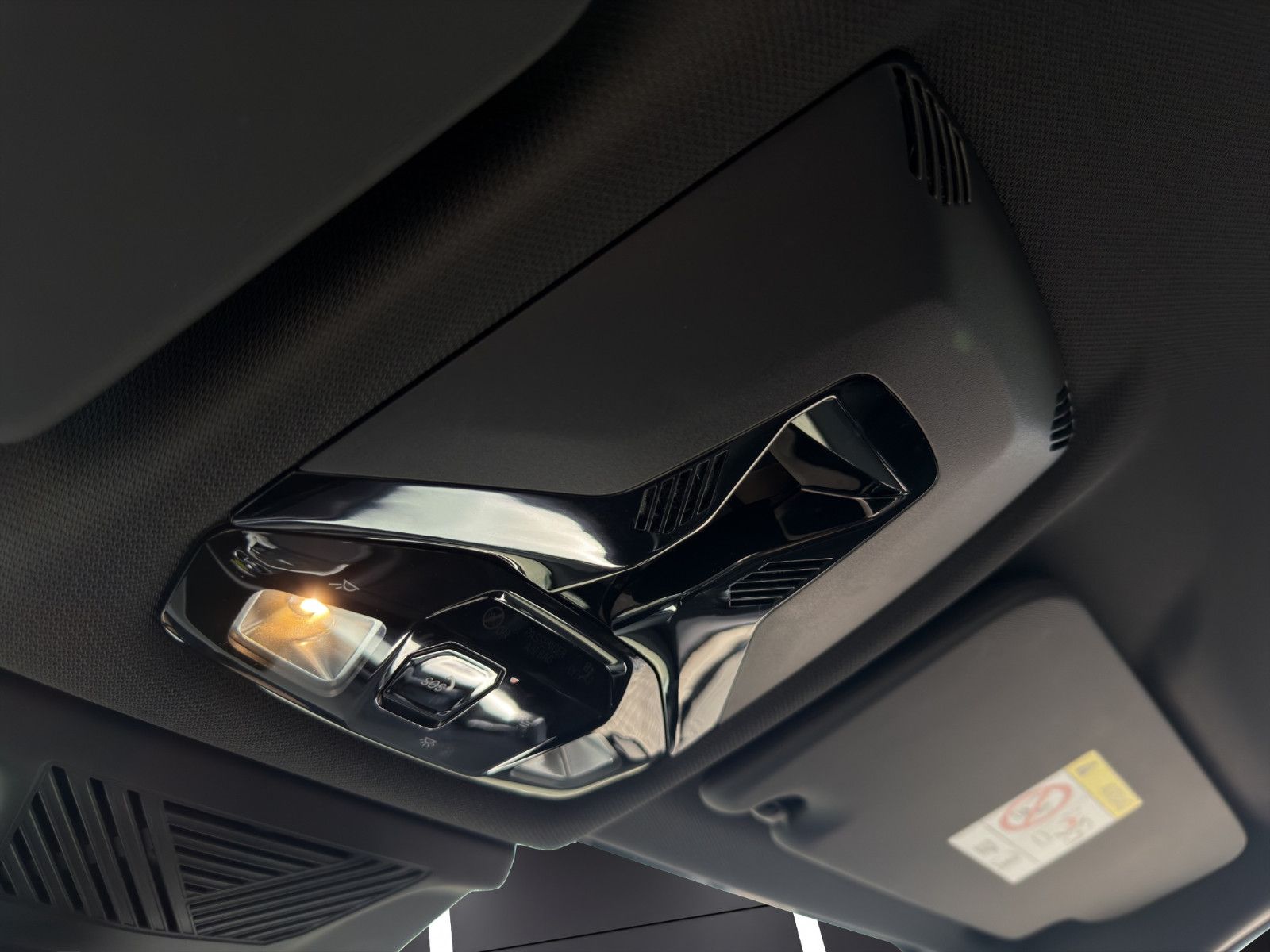 Fahrzeugabbildung BMW iX1 30 xDrive M Sport/Apple/Massage/Performance/