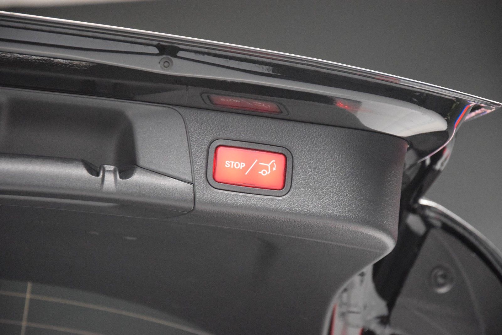 Fahrzeugabbildung Mercedes-Benz B 220 4Matic AMG-Line Pano LED Kamera Tempomat