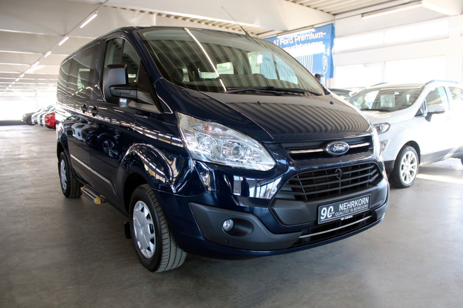 Fahrzeugabbildung Ford Transit Custom Kombi TREND 9-Si Doppelklima AHK