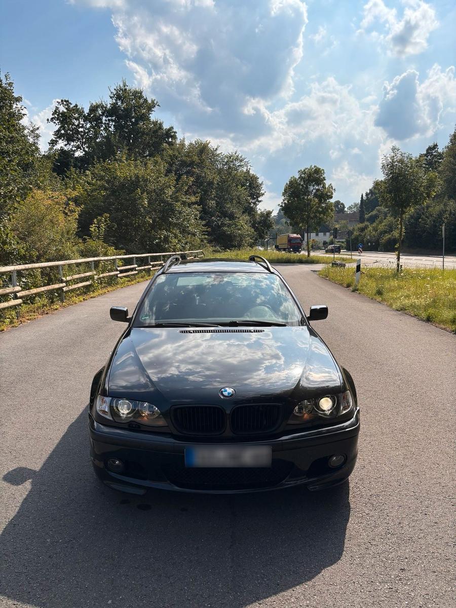 BMW 318 2004 — rear view