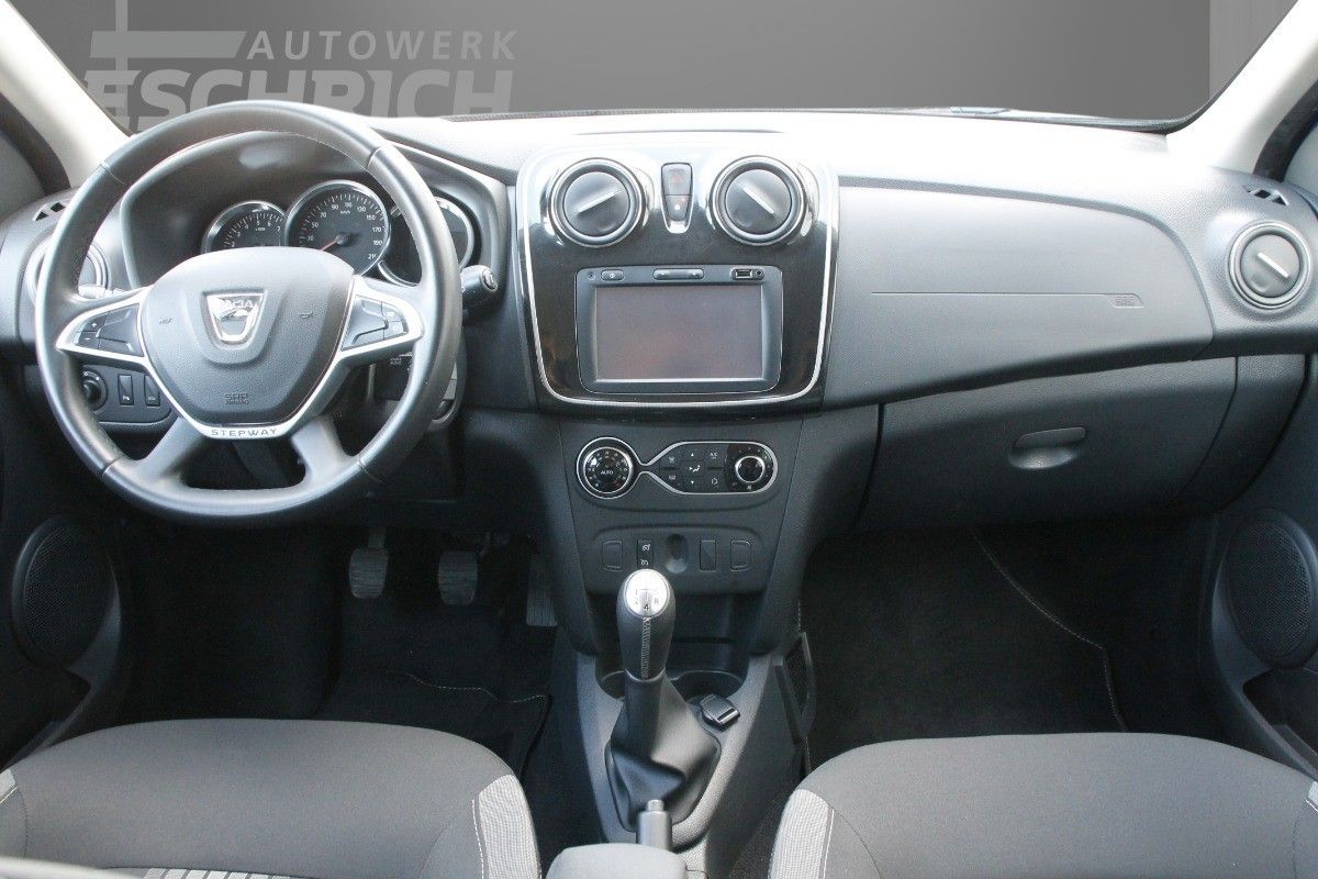 Fahrzeugabbildung Dacia Sandero Stepway Celebration