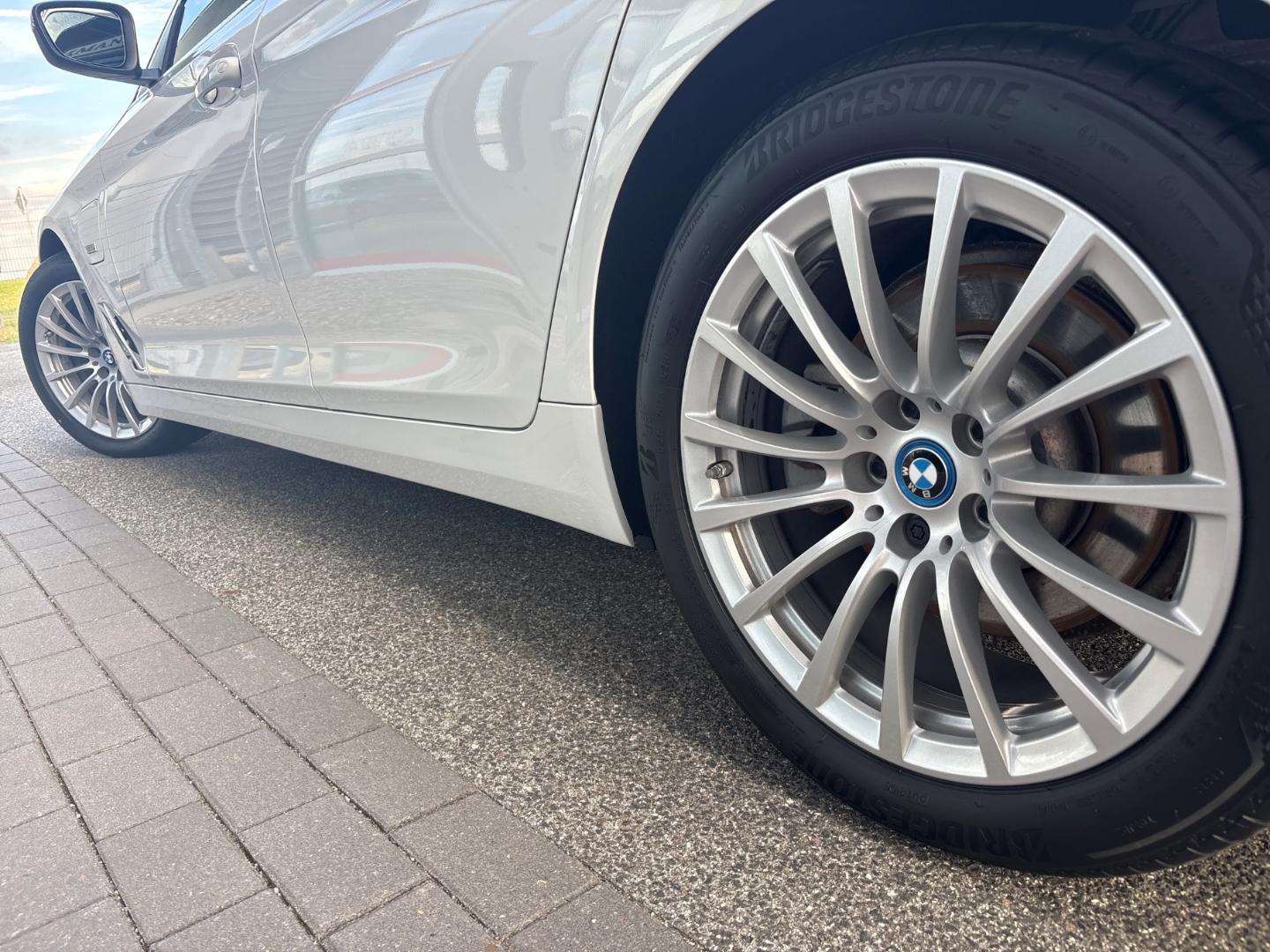 BMW 530 e Touring Hybrid AHK Navi HeadUp DrivingAss