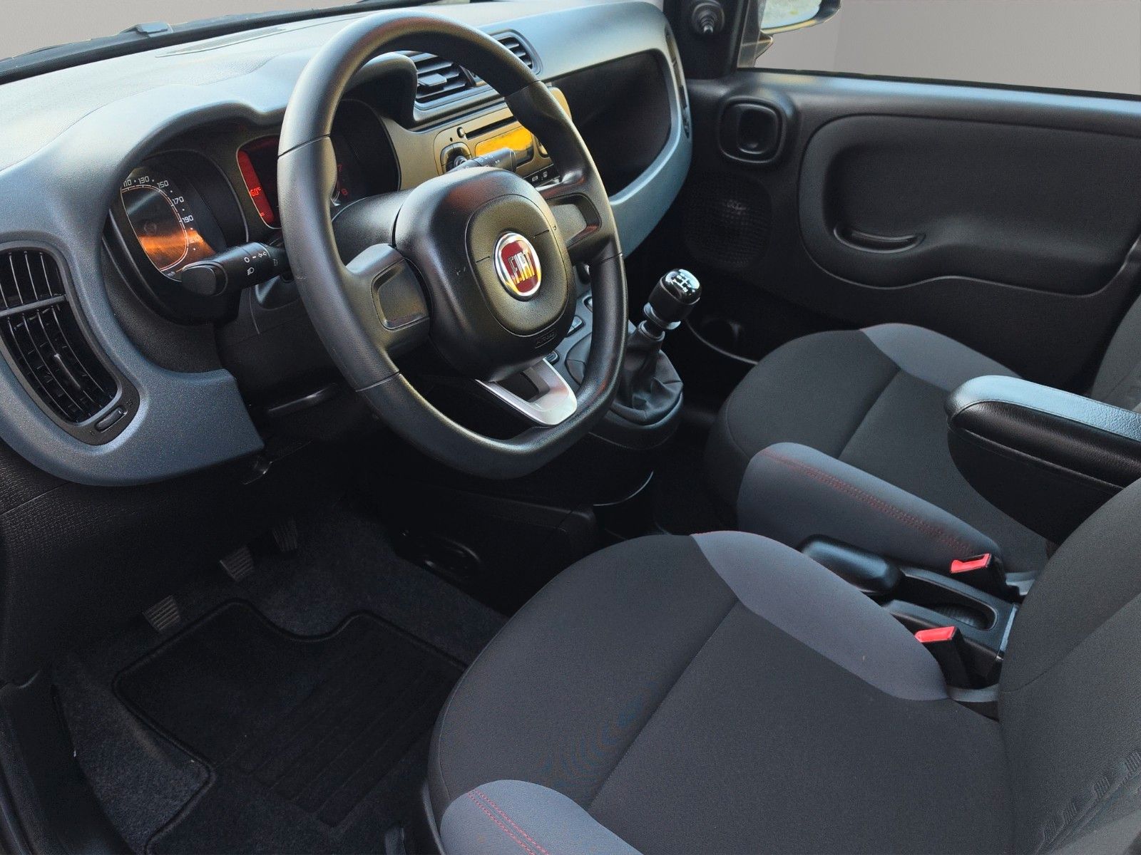 Fahrzeugabbildung Fiat Panda Easy AUS 1.HAND TÜV SERVICE NEU WENIG KM