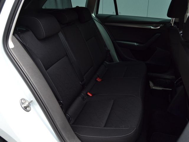 Octavia 1.6 TDI Clever AHK/LED/17-ZOLL/NAVI/BUSI