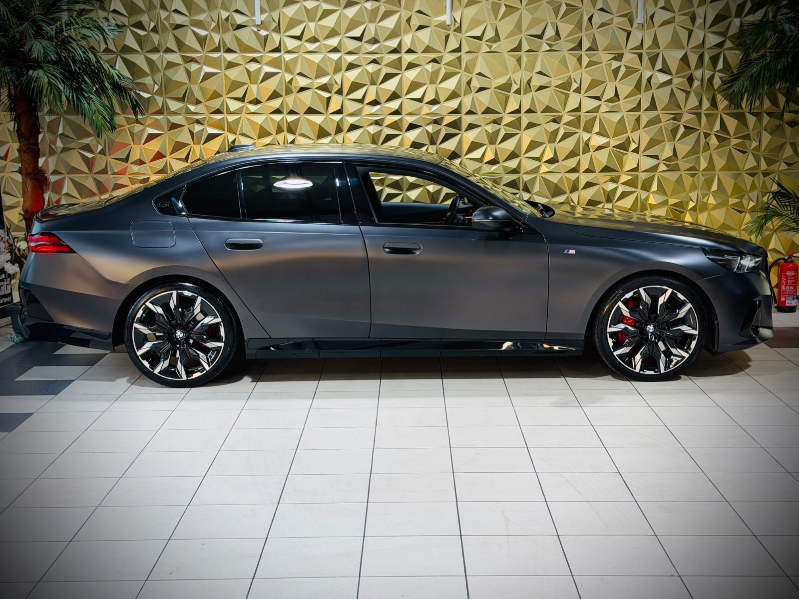 BMW 540d xDrive Lim. M-SPORTPAKET FROZEN-GREY H&K foto 3