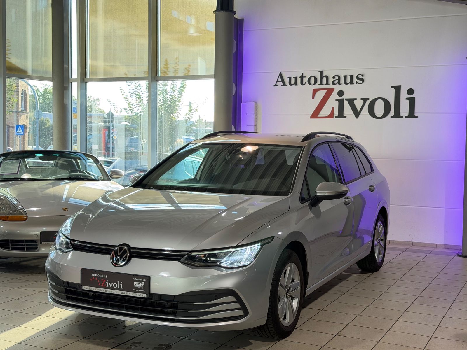 Volkswagen Golf - 1