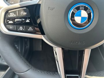 BMW 330e xDrive M Sportpaket Head-Up HiFi DAB LED