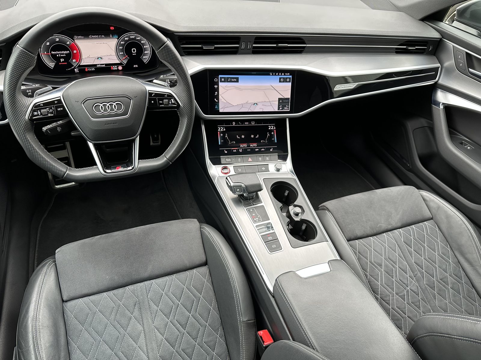Fahrzeugabbildung Audi S6 Avant Black NAV+MATRIX+B&O+PANO+AHK+V-COCKPIT