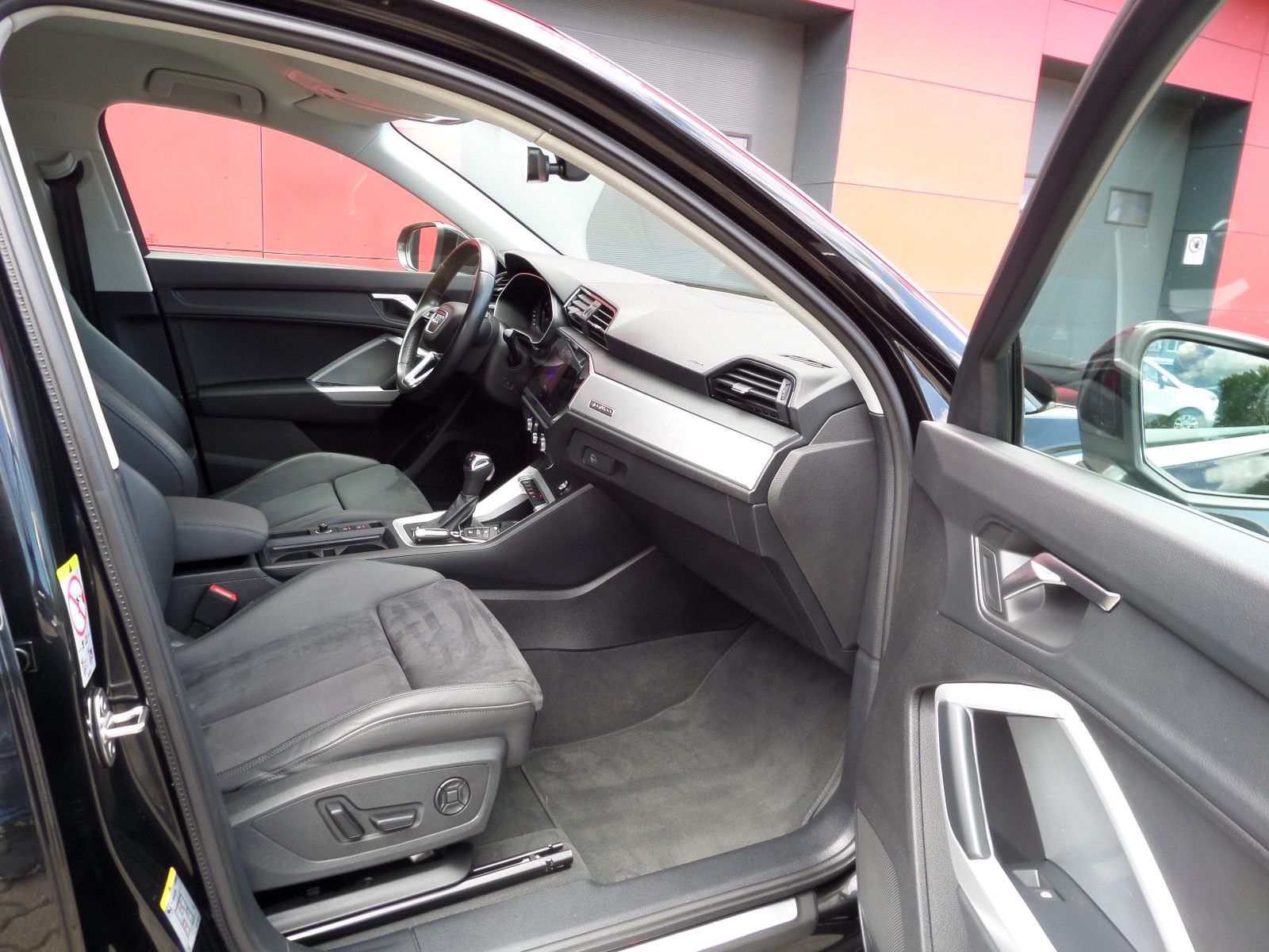 Audi Q3 Sportback 40 TDI quattro S line NAVI-AHK foto 14
