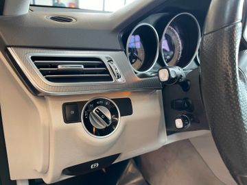 Mercedes-Benz E 350 BlueTec 4Matic Aut*ACC*AHK*NAVI*LEDER*PANO