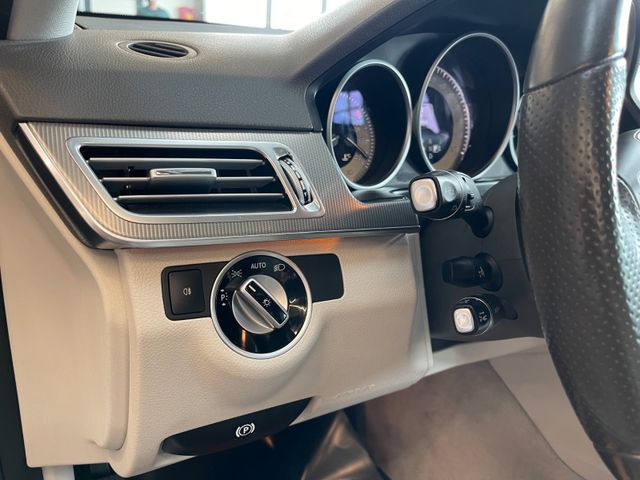 Mercedes-Benz E 350 BlueTec 4Matic Aut*ACC*AHK*NAVI*LEDER*PANO