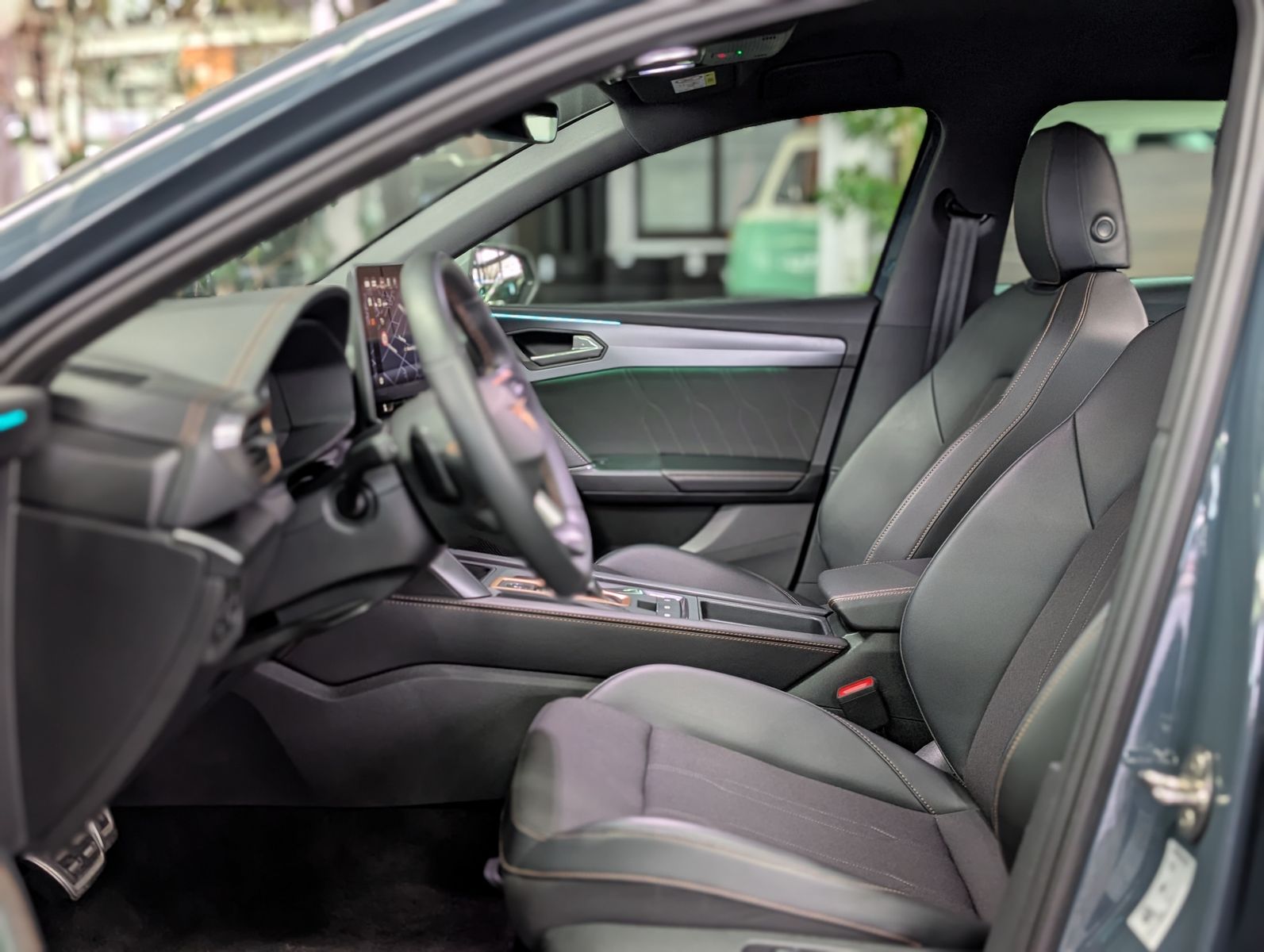 Fahrzeugabbildung CUPRA Leon 1.5 e-Hybrid PLUG-IN LED INTELIG-DRIVE EDGE