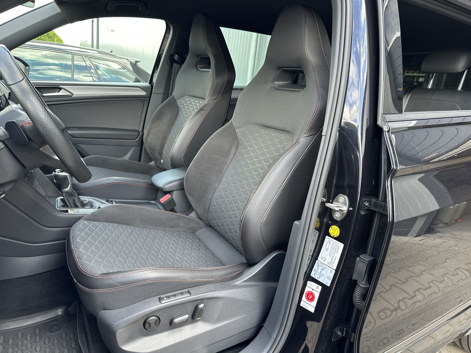 Fahrzeugabbildung SEAT Tarraco 2.0 TDI DSG FR NAV+LED+VCOCK+BEATS+ACC