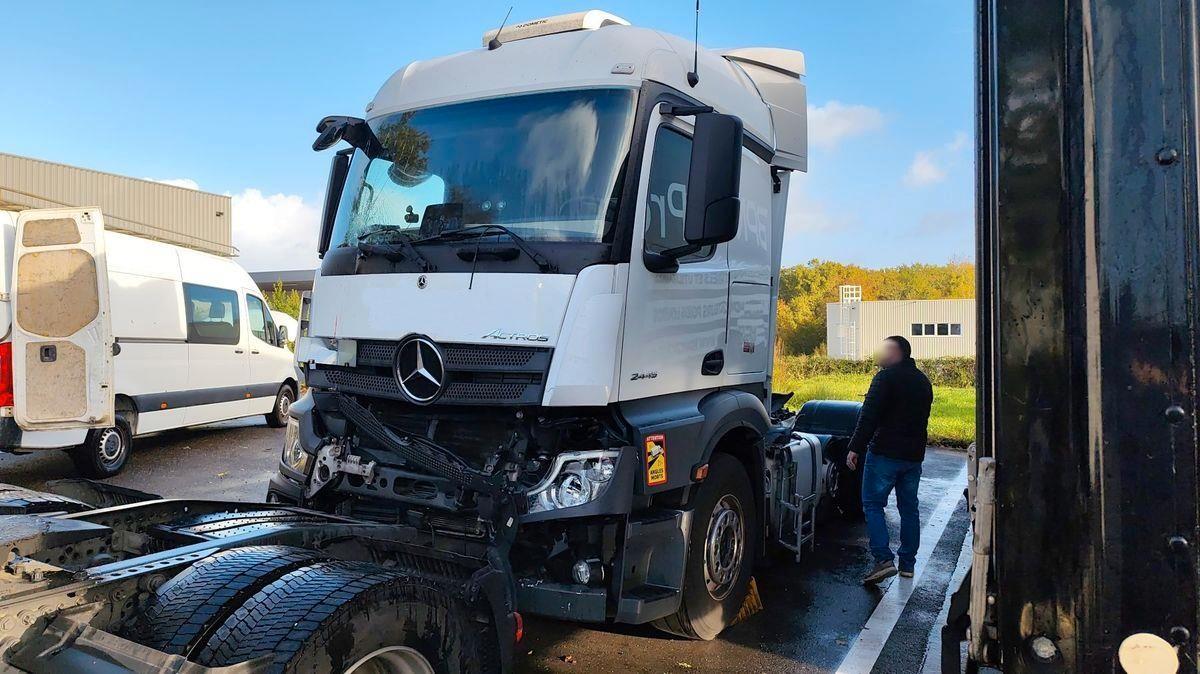 Mercedes-Benz ACTROS 2445 LS_6x2/2