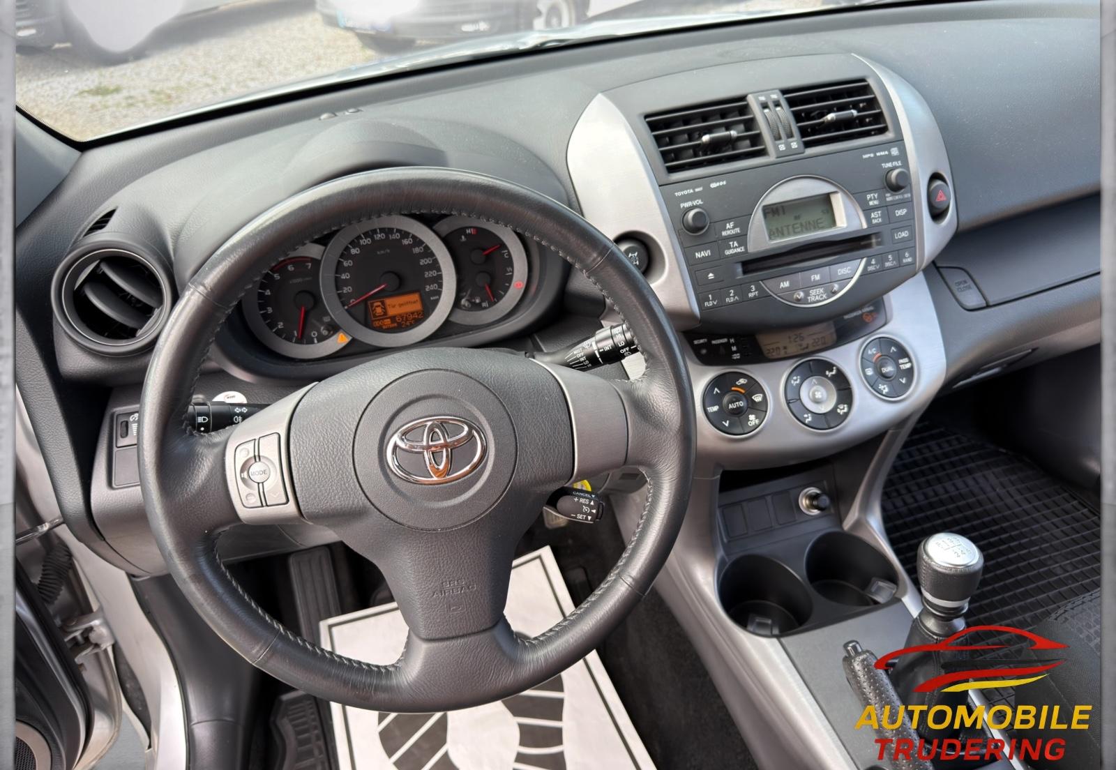 TOYOTA RAV4 - 177 CV -  BVM - VOLANT EN CUIR