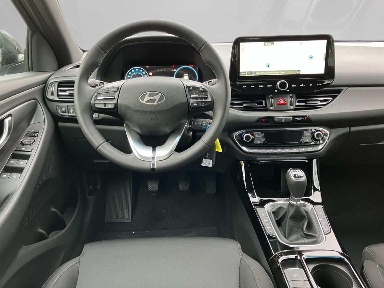 Fahrzeugabbildung Hyundai i30 ADVANTAGE *CARPLAY*NAVI*BT*KLIMAA*