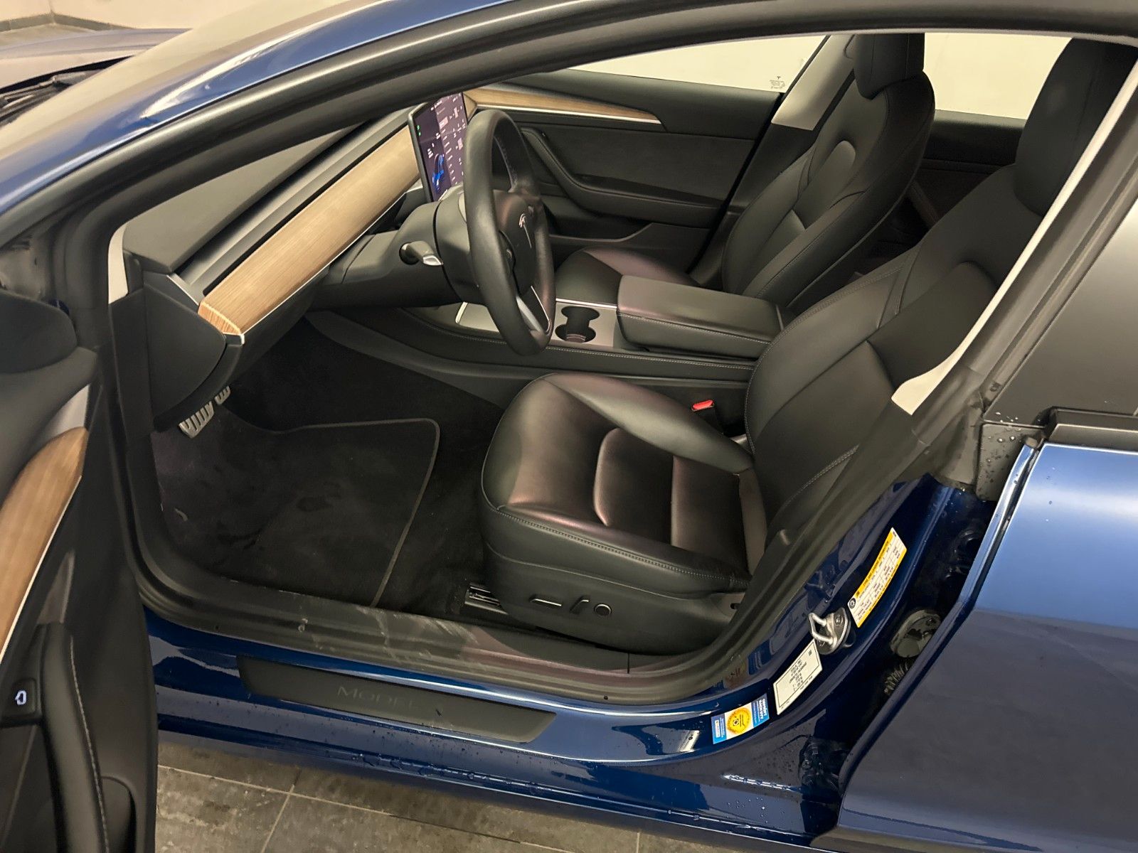 Fahrzeugabbildung Tesla Model 3 PERFORMANCE DUAL-MOTOR NAVI/SPORT/SH/AMD