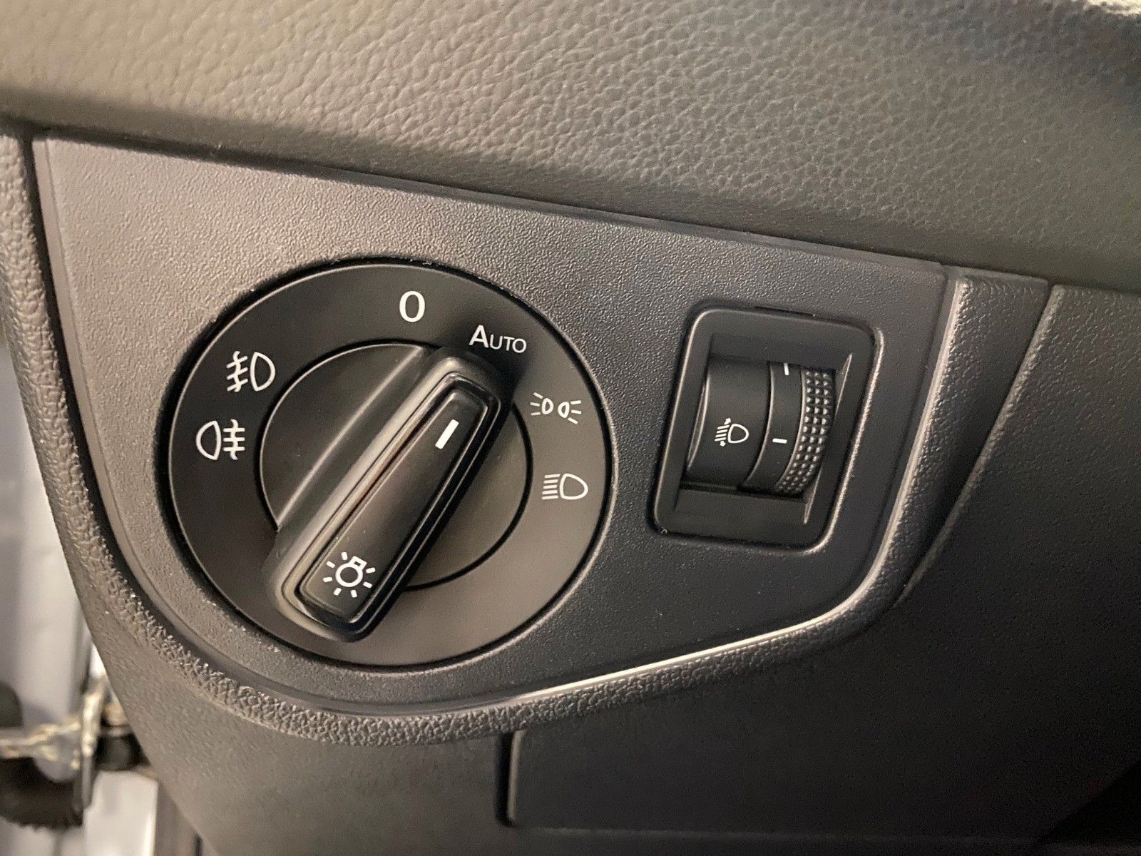 Fahrzeugabbildung Volkswagen Polo 1.0 TSI Comfortline+SITZHEIZUNG+PDC+