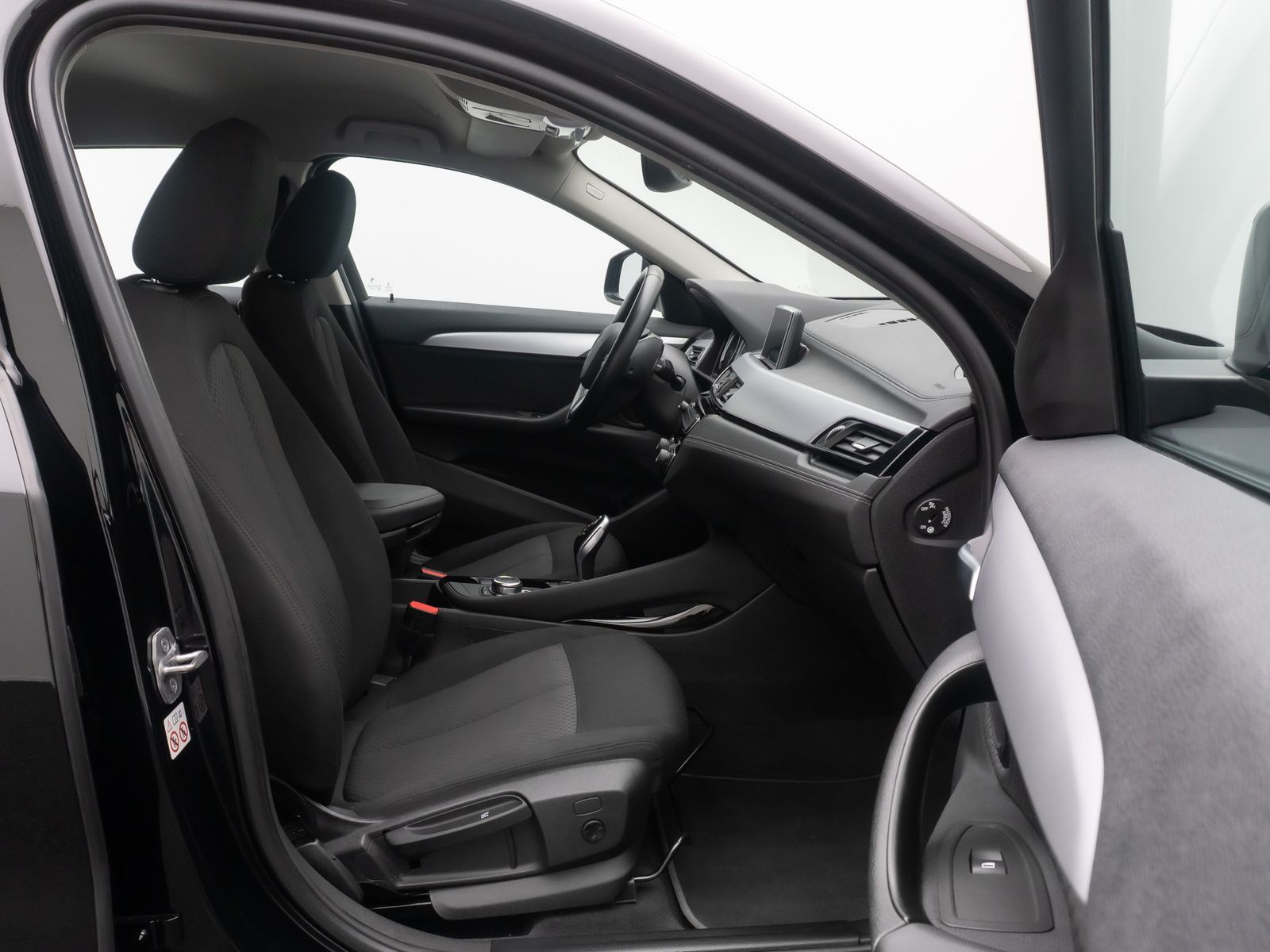 Fahrzeugabbildung BMW X2 sD18i GeschwindigReg ParkAss DAB Navi Lordos