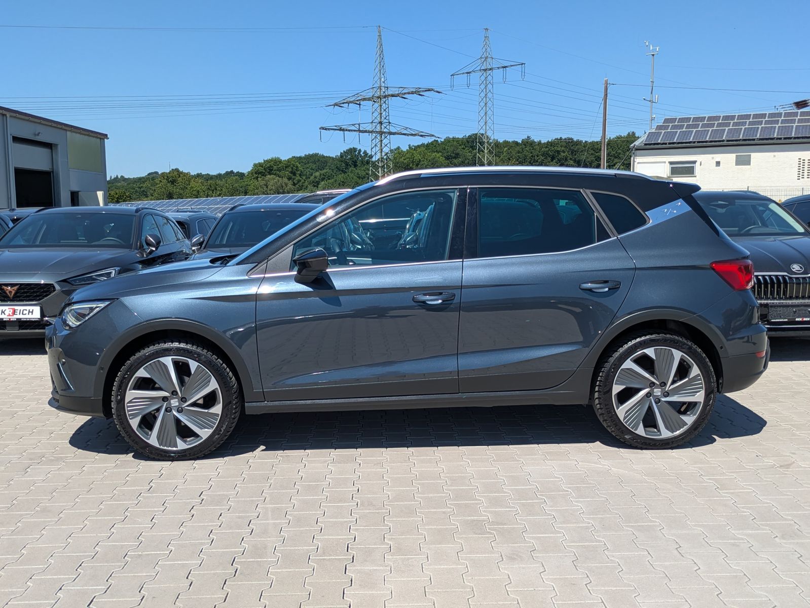 Fahrzeugabbildung SEAT Arona 1.0 TSI FR DSG AHK*ACC*LED*APP*DAB*KAMERA