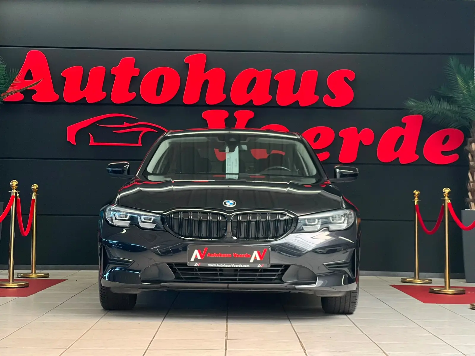 BMW 330 i Advantage Automatik /NAVI/SHZ/MULTI/TOP
