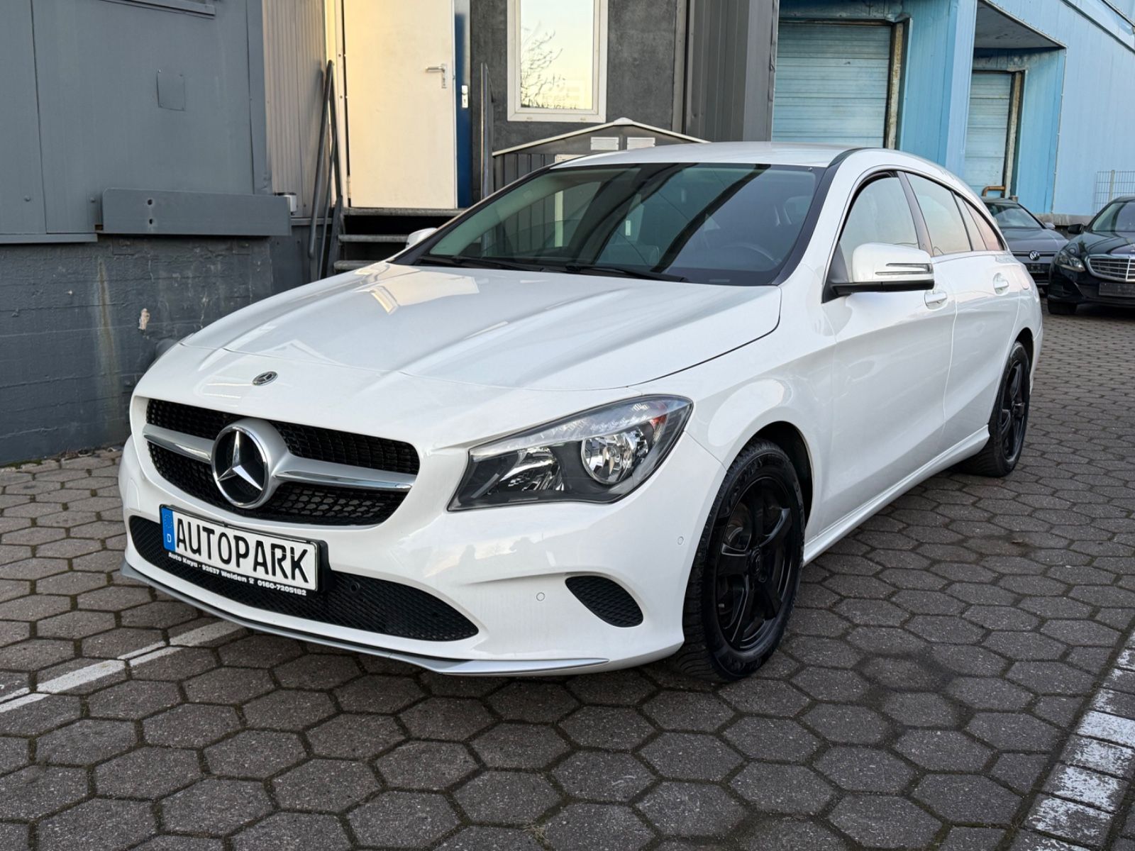 MERCEDES-BENZ CLA 180 Shooting Brake