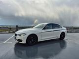 BMW 330d xDrive Automatic - - BMW 330 aus 2013 mit Diesel-Antrieb: Limousine