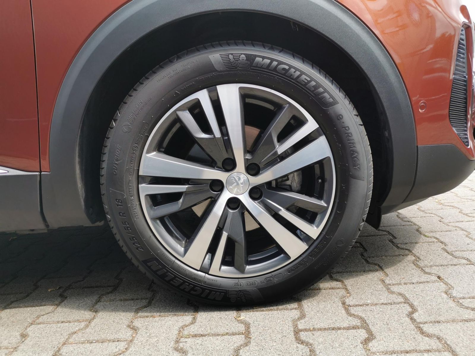 Fahrzeugabbildung Peugeot 5008 1.2 PureTech 130, Allure Pack