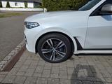 BMW X7 M50d -1. HAND Unfallfrei Scheckheftgepflegt - weiße BMW X7 M50