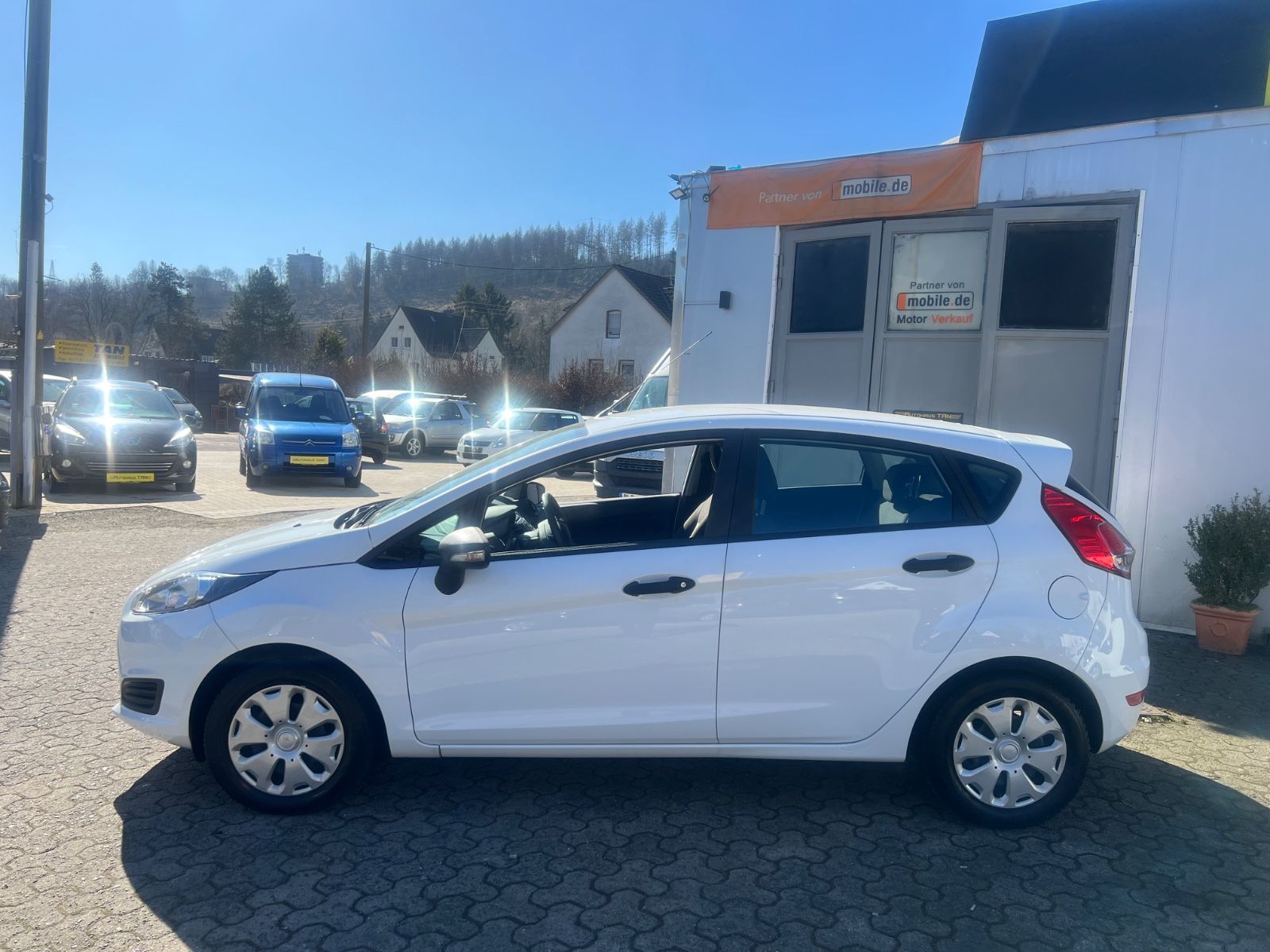 Fahrzeugabbildung Ford Fiesta Ambiente * 1.HAND *