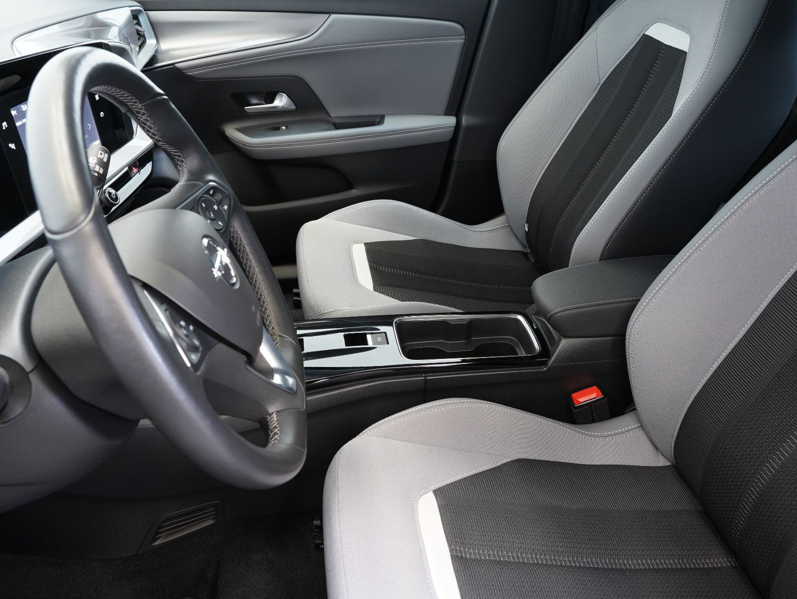 Fahrzeugabbildung Opel Mokka-e Elegance 50KWH/11KW/WÄRMEPUMPE/SOH